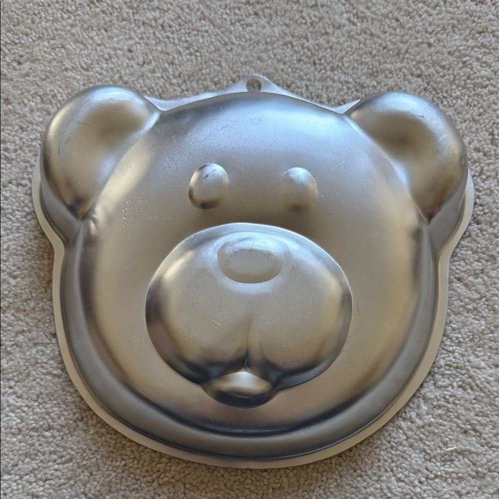 Wilton teddy bear face cake tin